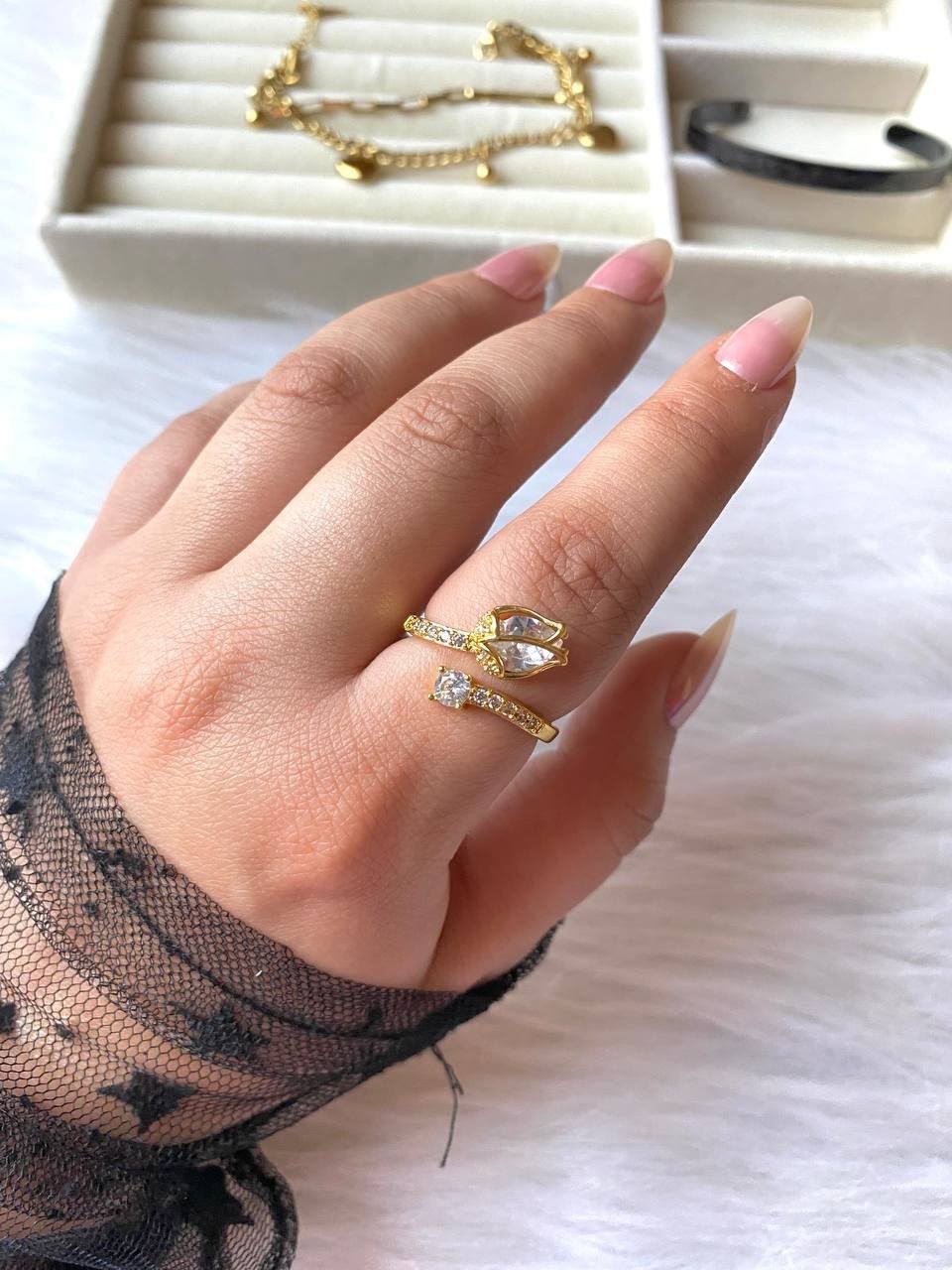 White tulip ring